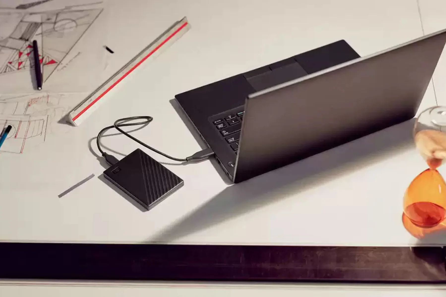 Extern&yacute; HDD disk WD My Passport BK 4TB stihly styl