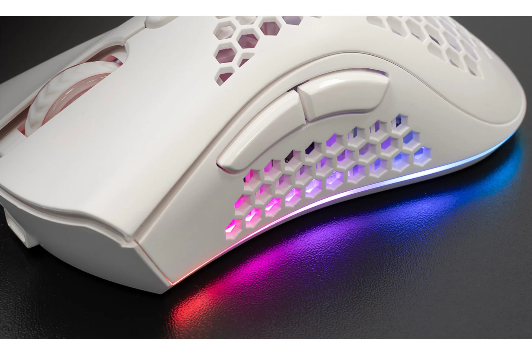 Bezdrôtová herná myš WHITE SHARK Lionel White RGB osvetlenie