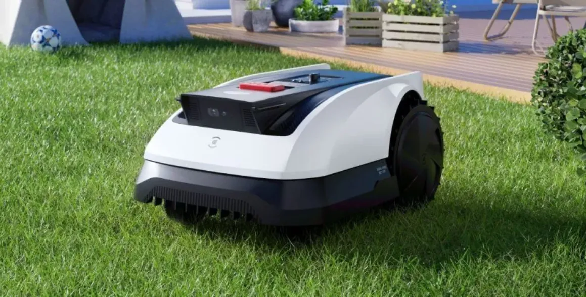 Robotická kosačka GOAT O800 RTK udrží váš trávnik v perfektnom stave vďaka mulčovaniu.