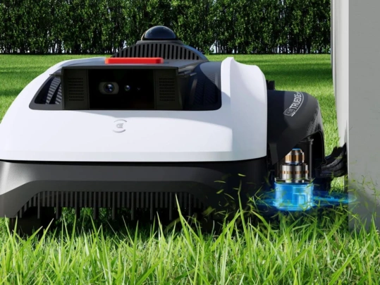 Vďaka integrovan&eacute;mu strunov&eacute;mu vyž&iacute;naču TruEdge&trade; kosačka Goat O1200 LiDAR PRO držiava 0 mm vzdialenosť od okraja, čo zabezpeč&iacute; dokonale upraven&yacute; tr&aacute;vnik bez nutnosti v&aacute;&scaron;ho z&aacute;sahu.