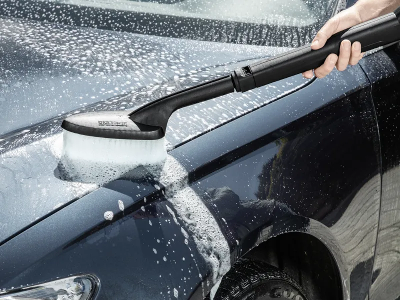 Perfektná starostlivosť o automobil so sadou Car & Home Kit v balení vapky Kärcher K3 Car and Home