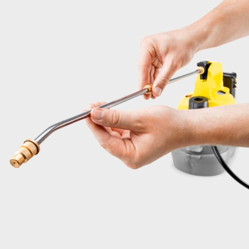 Tlakov&yacute; postrekovač K&auml;rcher PSU 4-18 disponuje teleskopickou tyčou