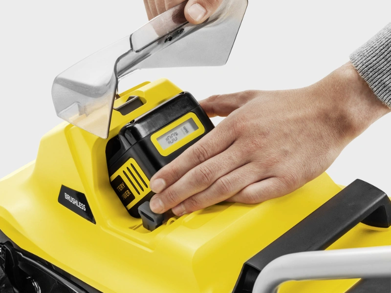 Kosačku LMO 2-18 spoľahlivo poháňa akákoľvek 18 V batéria z rodiny Kärcher Battery Power.