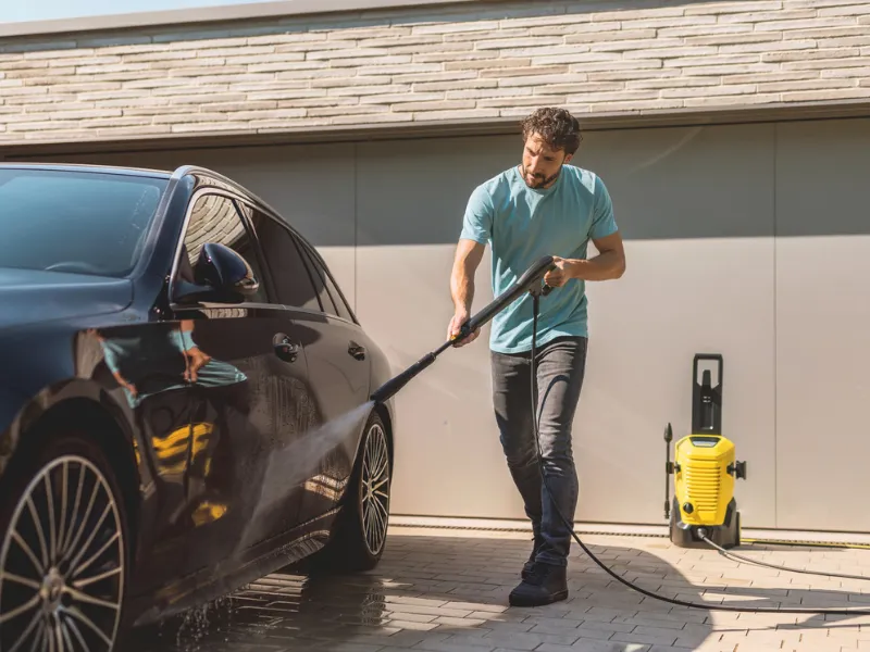 V balen&iacute; vysokotlakov&eacute;ho čističa K 5 WCM Car si n&aacute;jdete praktick&uacute; sadu na um&yacute;vanie auta.