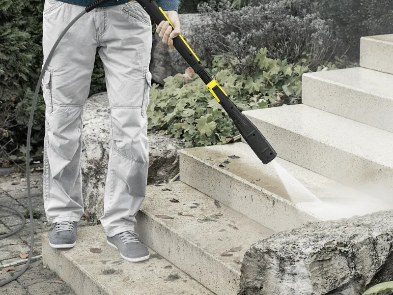 Vychutnajte si mimoriadne pohodlné používanie vysokotlakového čističa K 7 Smart Control Flex, ktoré sa ukrýva v jeho vysokotlakovej hadici PremiumFlex a teleskopickej rukoväti.