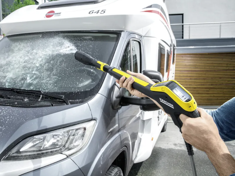 Vysokotlakový čistič K 7 Smart Control Flex sa prispôsobí každej výzve – od špinavého chodníka až po zablatené auto.