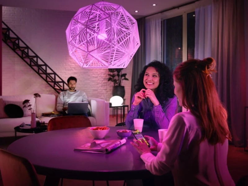 hlasovi-asistenti-inteligentne-ziarovky-Philips-HUEWCA_