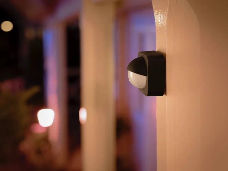 vonkajsi-senzor-pohybu-Philips-HUE_