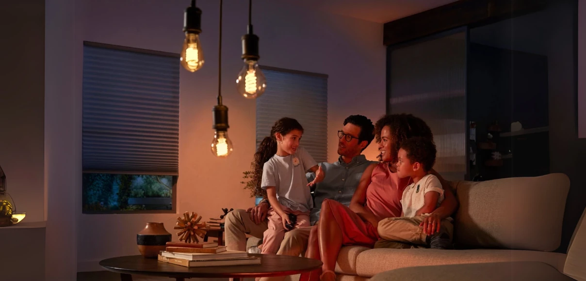 PHILIPS-HUE-WHITE-FILAMENT-7W-ST72-E27-S-BT-ZIAROVKY_