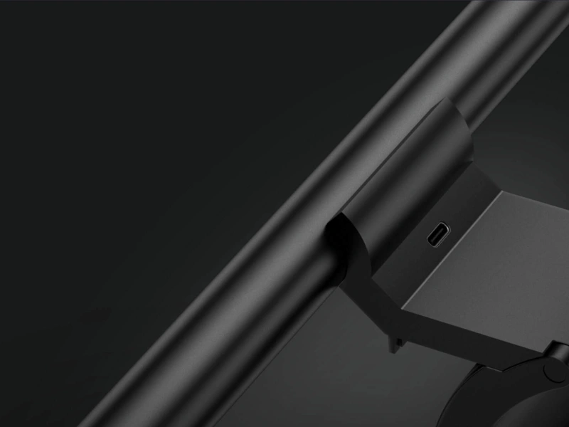 Napájanie cez USB-C umožňuje automatické zapnutie lišty Mi Computer Monitor Light Bar.