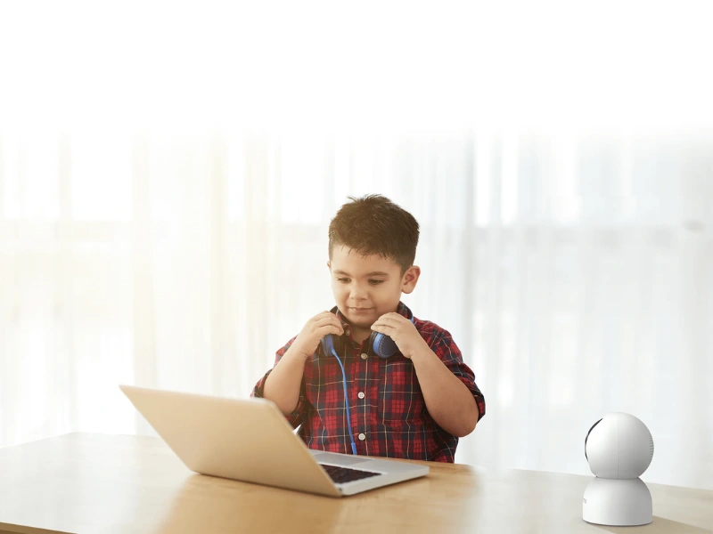 Kamera Xiaomi Smart Camera C400 podporuje plynulé obojsmerné hovory vďaka mikrofónu s dosahom až 5 metrov.