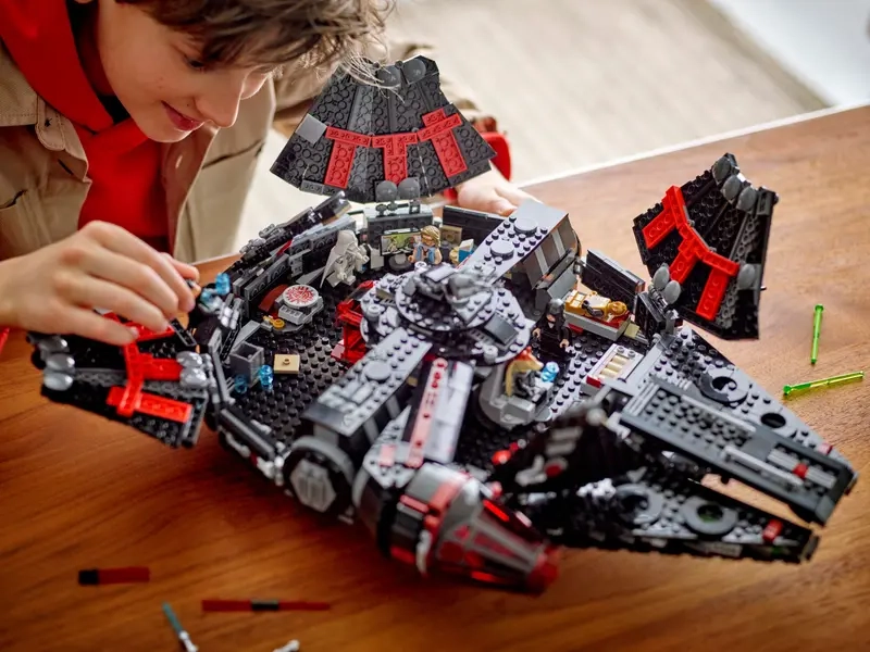 LEGO 75389 Star Wars Temný Falcon.