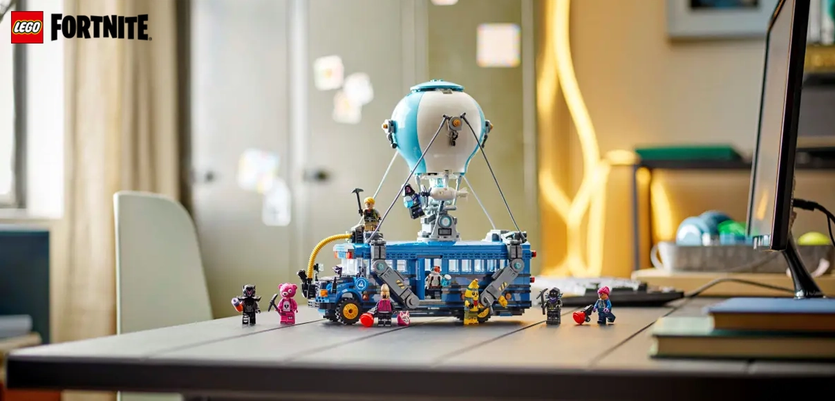 HERO LEGO® Fortnite® Battle Bus.