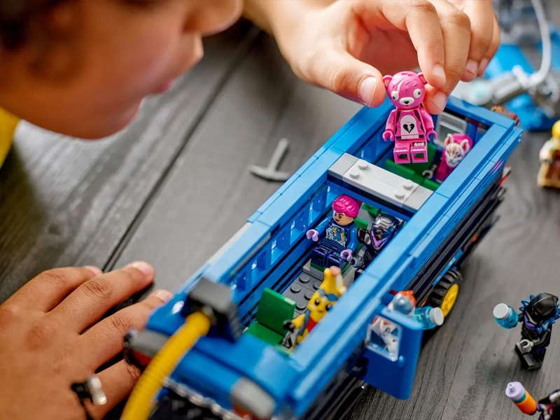 LEGO® Fortnite® 77073 Battle Bus.