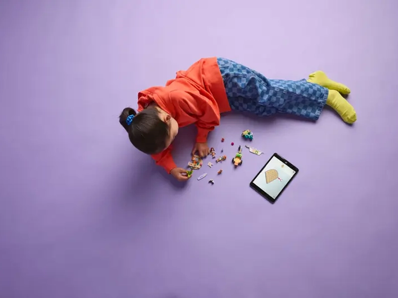 LEGO 42641 Friends Dobrodružstvo so surfujúcimi psami a skútrom.