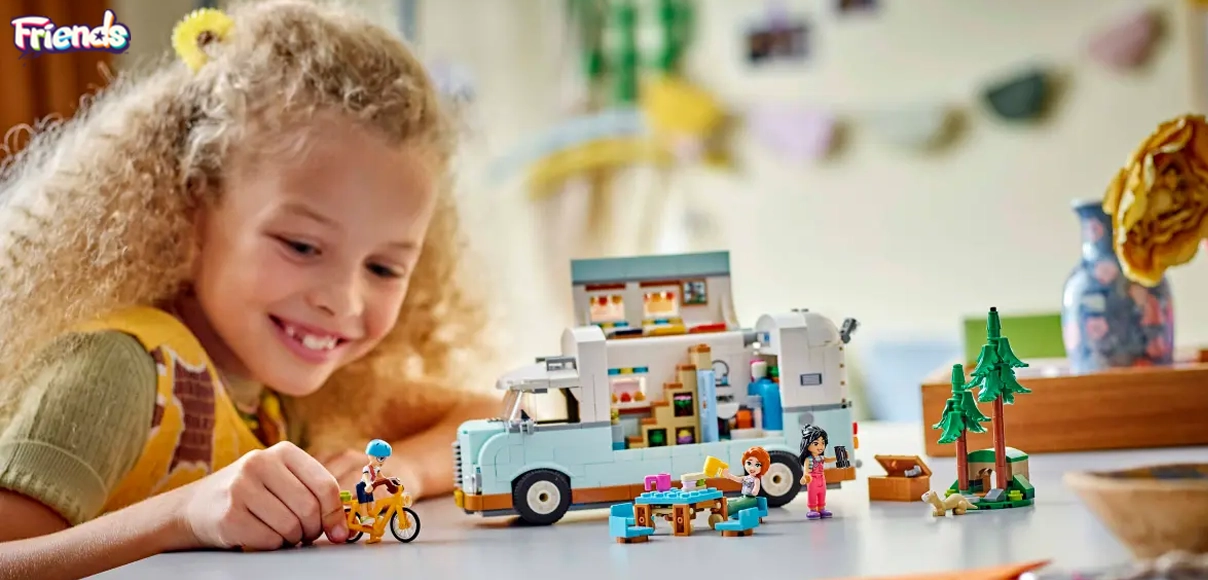 HERO LEGO 42663 Friends Dobrodružstvo s karavanom priateľstva.