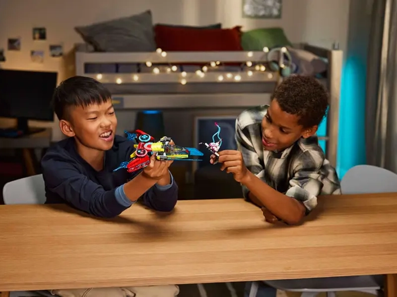 Stavebnica LEGO 71489 Dreamzzz Cooperovo lietadlo v podobe herného ovládača.