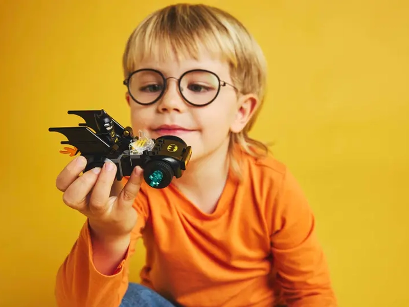 LEGO® 76301 DC Batman™ Batman™ a Batmobil vs. Mr. Freeze™