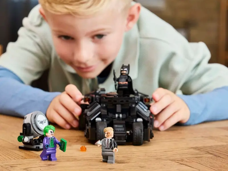 LEGO&reg; 76303 Batman&trade; Batman&trade; Tumbler vs. Two-Face&trade; a Joker&trade;