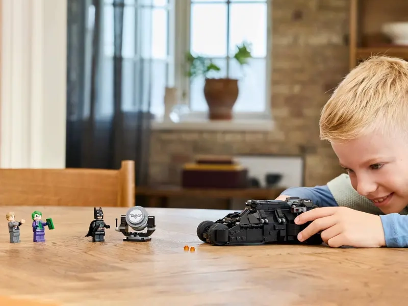 LEGO&reg; 76303 Batman&trade; Batman&trade; Tumbler vs. Two-Face&trade; a Joker&trade;