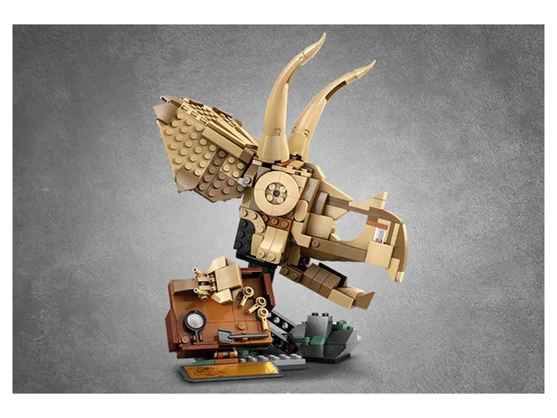 LEGO 76969 Lebka triceratopsa.