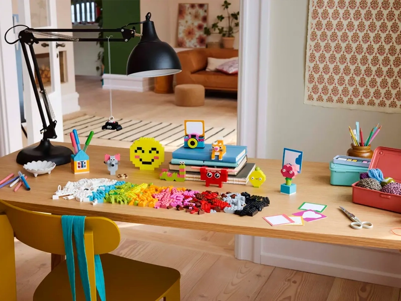 LEGO CLASSIC 11042 Kreatívna veselá krabička.