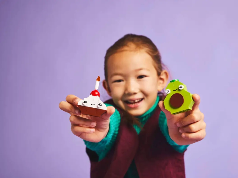 Stavebnica LEGO CLASSIC 11039 kreatívne jedlo.