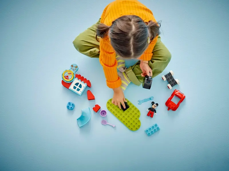 LEGO DUPLO Disney Mickey Mouseov klub a auto.