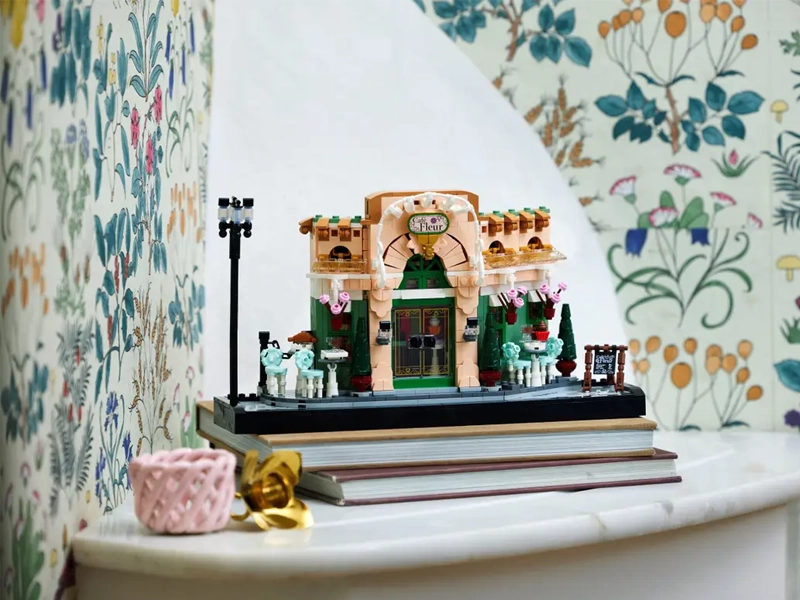 LEGO Icons Francúzska kaviareň.