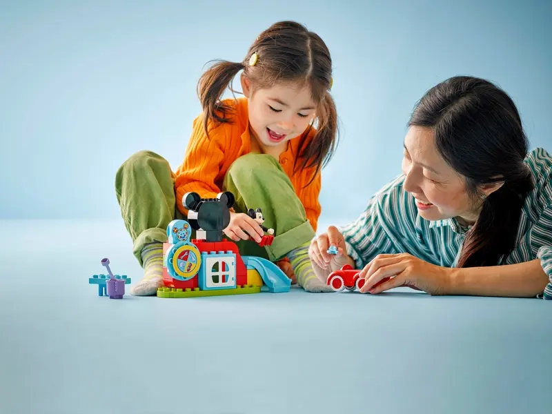 Stavebnica LEGO DUPLO 10454 Disney Mickey Mouseov klub a auto.