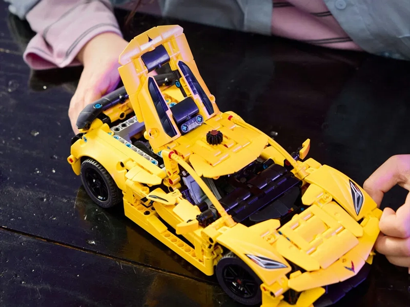 LEGO 42205 Technic Chevrolet Corvette Stingray.