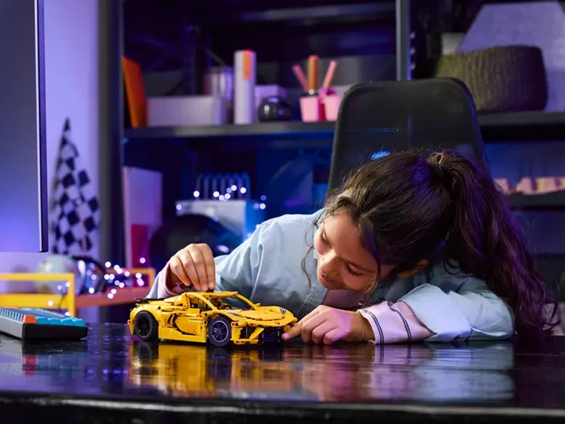 LEGO Technic Chevrolet Corvette Stingray.