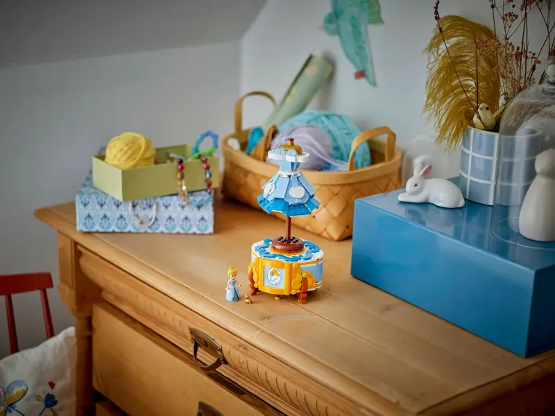 LEGO 43266 Disney Popoluškine šaty.