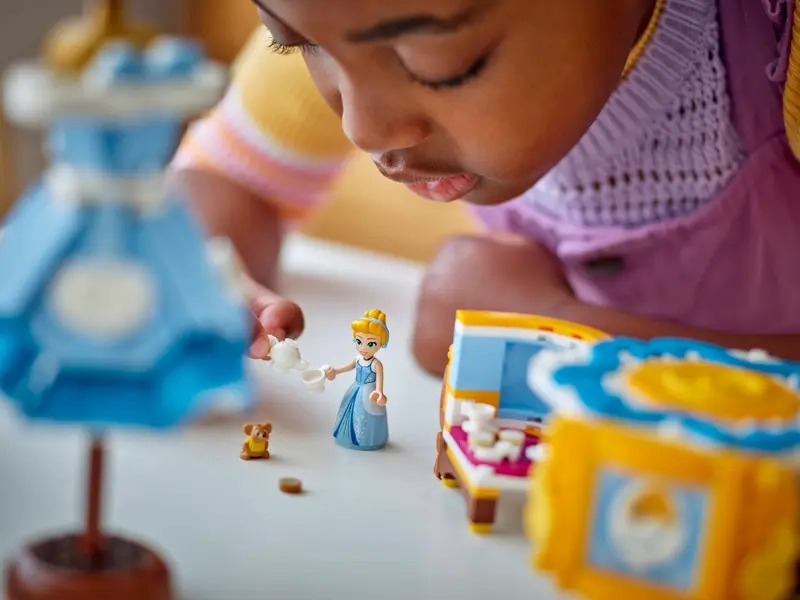 Stavebnica LEGO 43266 Disney Princess Popoluškine šaty.