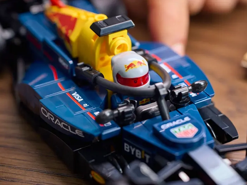 Stavebnica LEGO 77243 Speed Champions Pretekárske auto Oracle Red Bull Racing RB20 F1®.