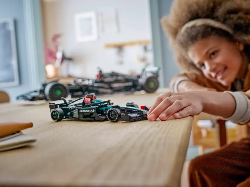 LEGO 77244 Speed Champions Pretekárske auto Mercedes-AMG W15 F1®.