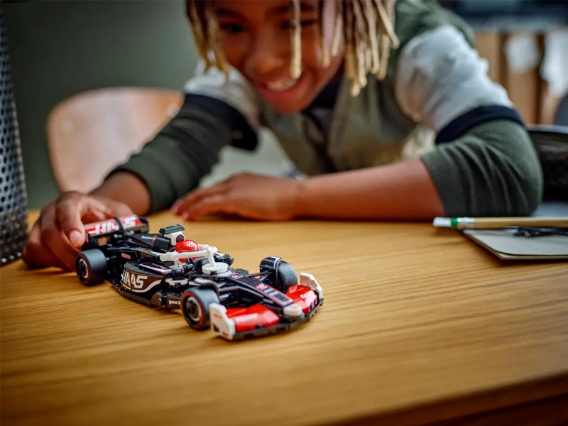 LEGO® Speed Champions 77245 MoneyGram Haas F1® Team VF-24