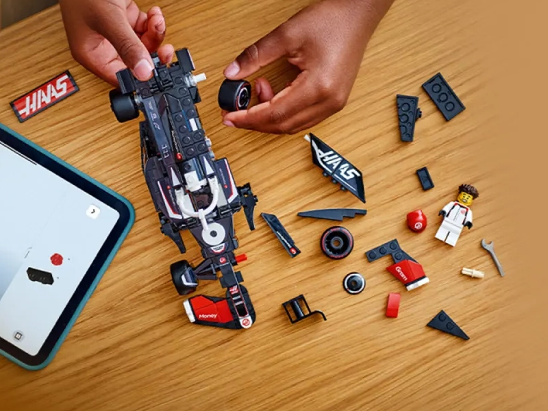 LEGO® Speed Champions MoneyGram Haas F1® Team VF-24