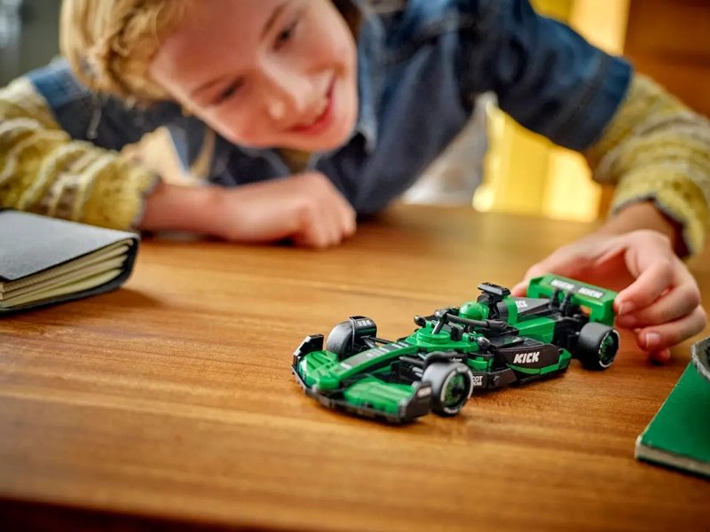 Hero LEGO Speed Champions Pretekárske auto KICK Sauber F1® Team C44