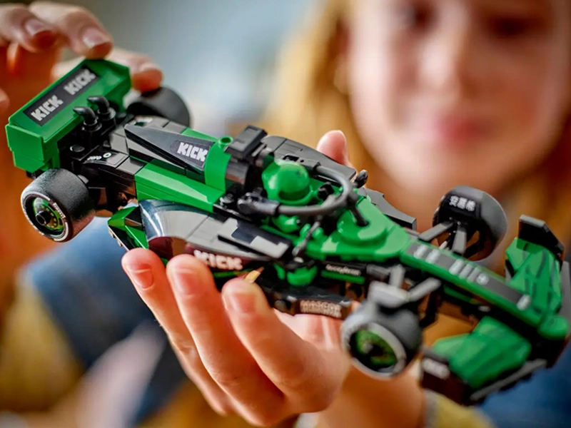 Stavebnica LEGO 77247 Speed Champions Pretekárske auto KICK Sauber F1® Team C44