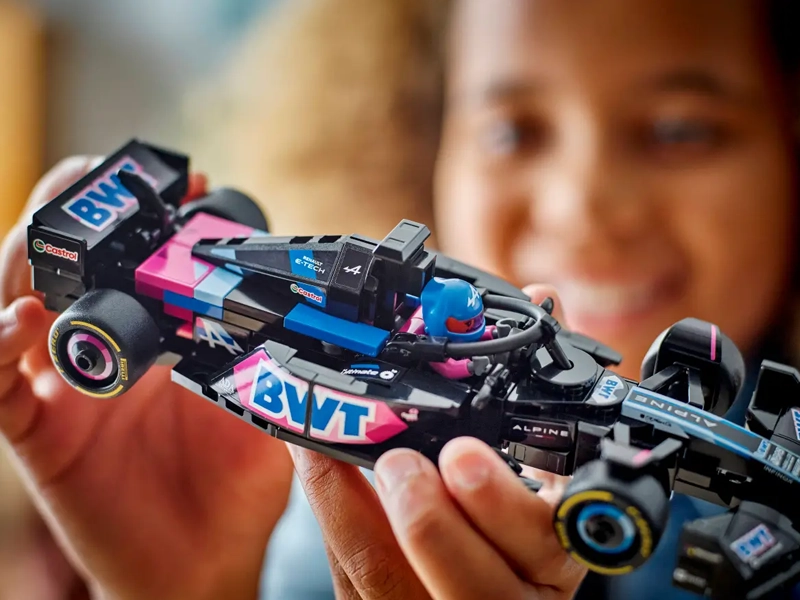 Stavebnica LEGO 77248 Speed Champions Pretekárske auto BWT Alpine F1® Team A524.