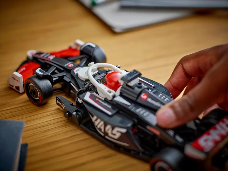 Stavebnica LEGO® Speed Champions 77245 MoneyGram Haas F1® Team VF-24