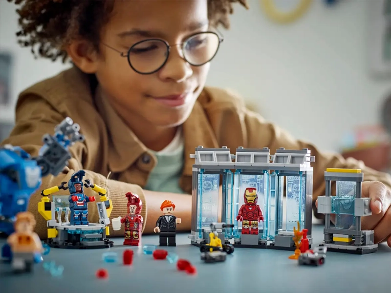 LEGO 76315 Marvel Iron Man a jeho laboratórium: Sieň brnenia.