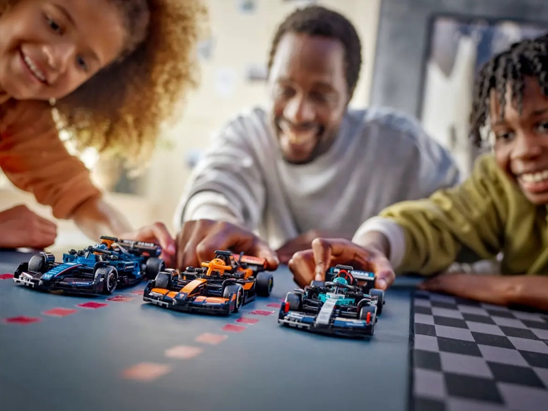 LEGO 77251 Speed Champions Pretekárske auto McLaren F1® Team MCL38.