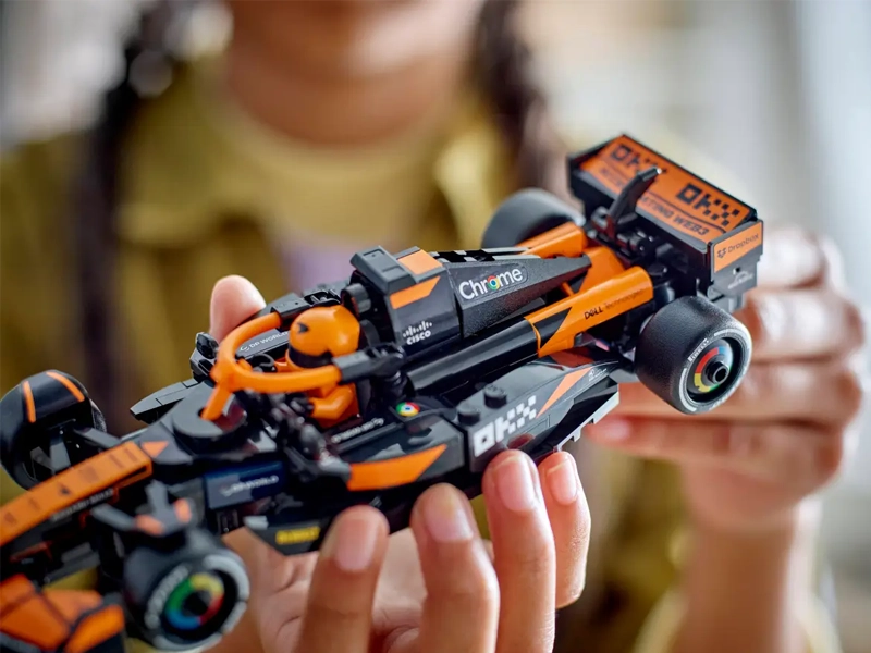 LEGO 77251 McLaren F1® Team MCL38.
