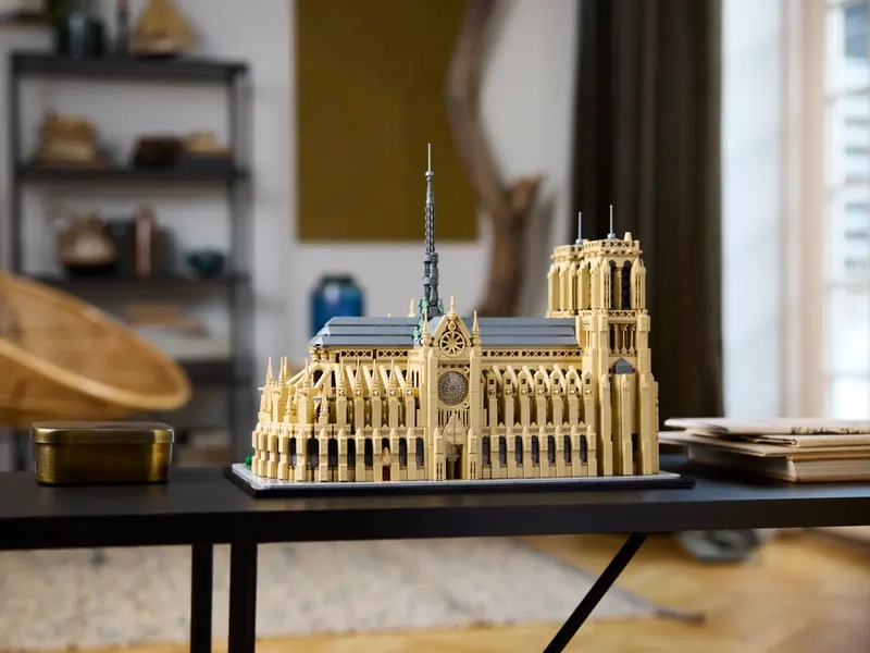 LEGO Notre-Dame.