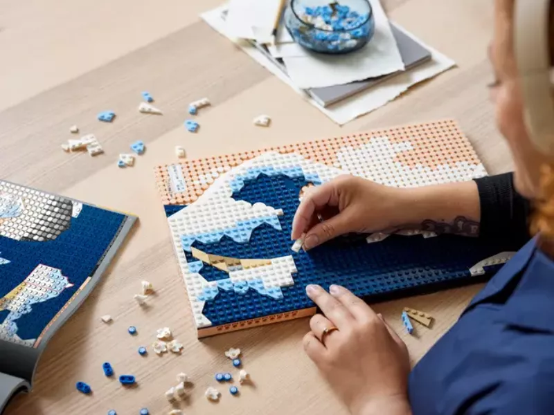 Lego art Hokusai.