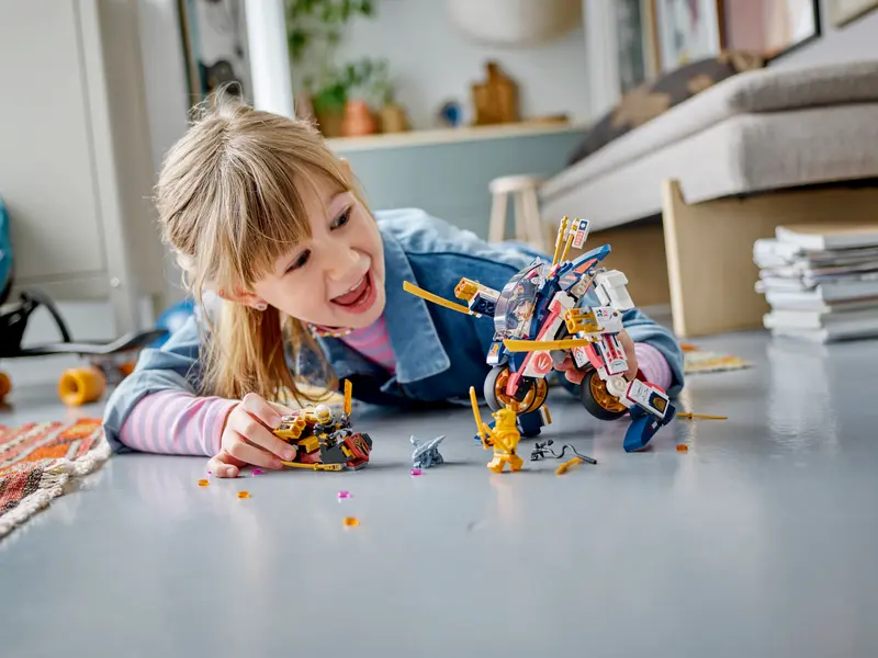 Lego - Sora a jej transformačný motorobot.