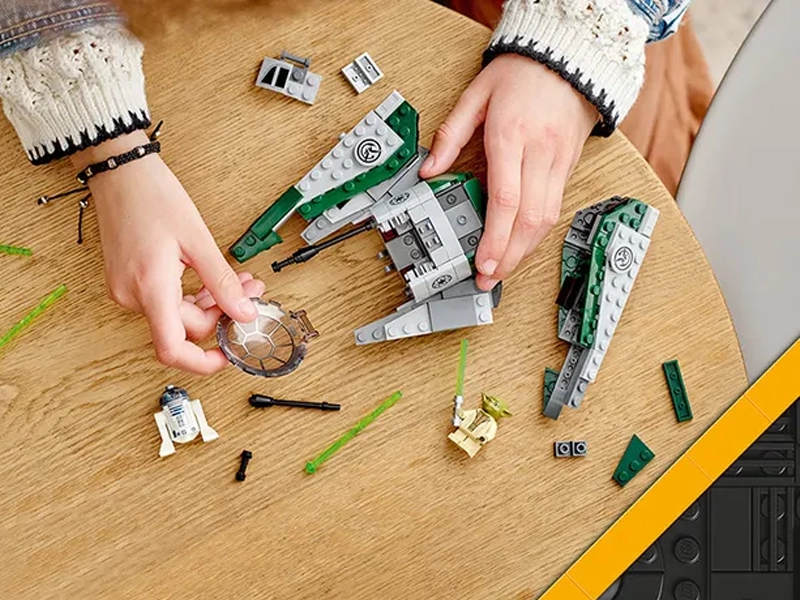 Lego Star Wars Yodova jediská stíhačka.