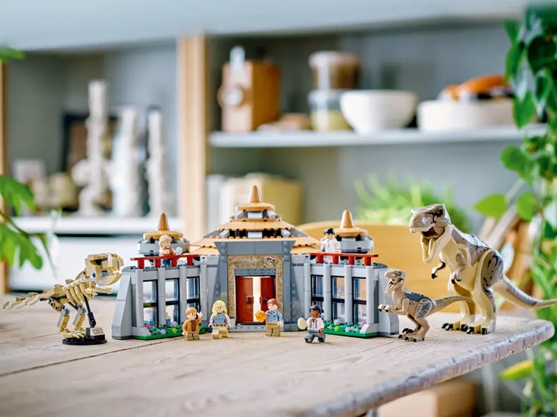 Stavebnica Lego Jurský Svet Stredisko pre návštevníkov: útok T-rexa a raptora
